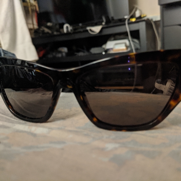 Versace sunglasses for women - Picture 1 of 6